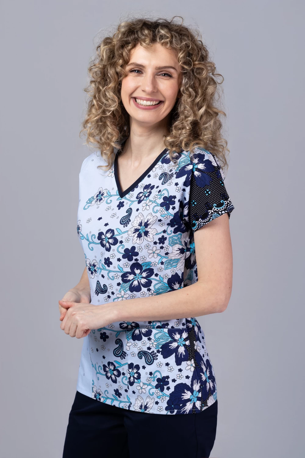 " Floral Allure " premium Cotton Stretch ™ bluza s ilustracijom